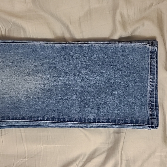 Levi's Light Wash Denim - Picture 8 of 13